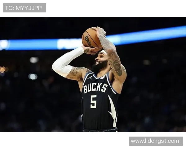 特伦特半场三分6中3砍下9分3板2断 正负值+17展现外线威力